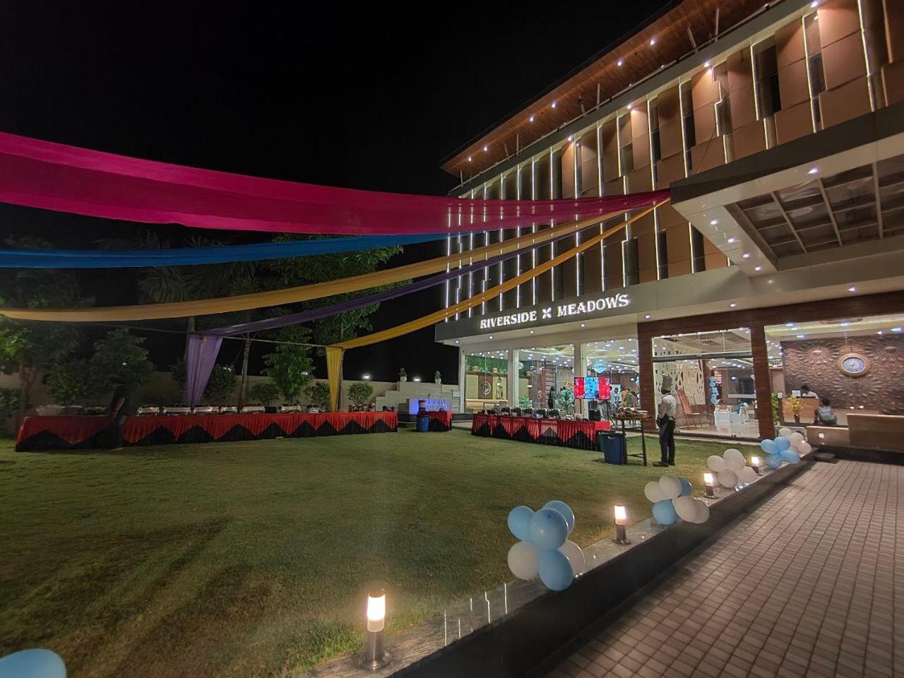 Hotel River Side Meadows Vidisha Exterior foto